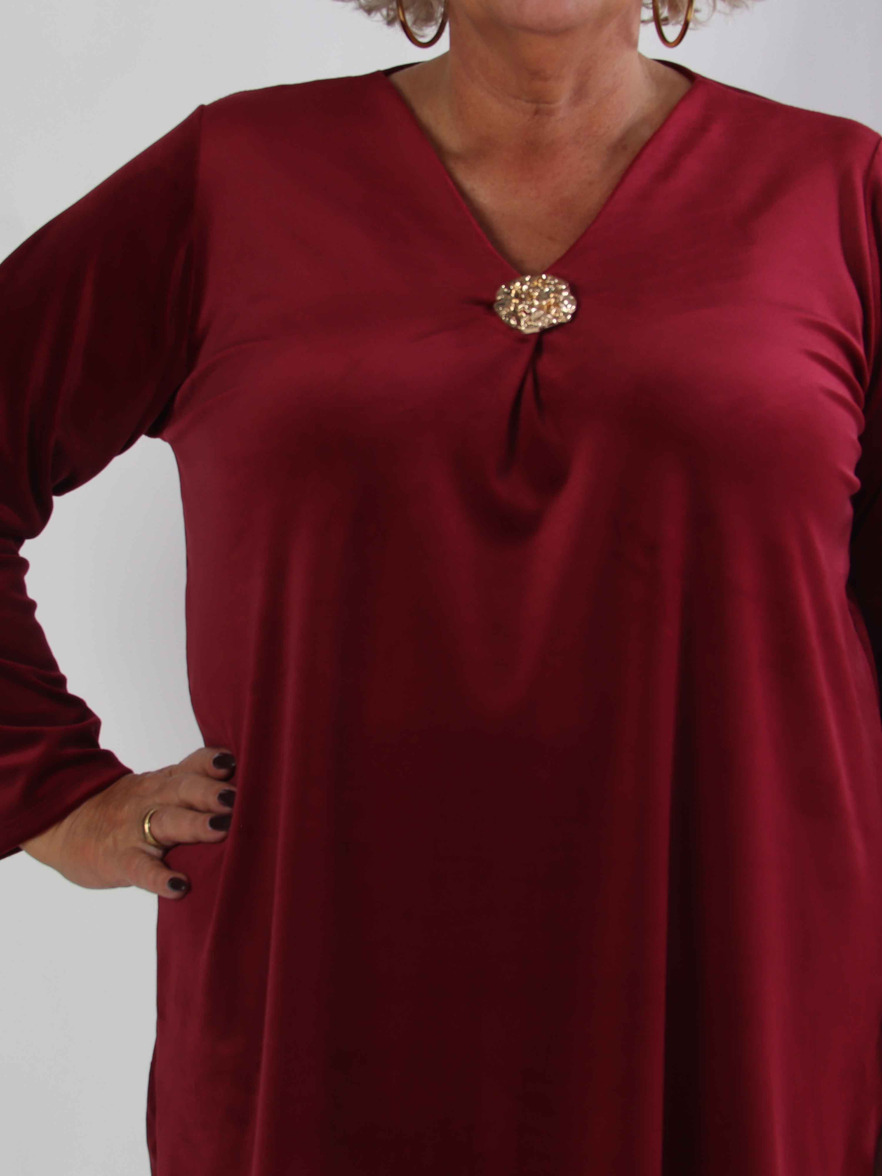 Ylva - Blød plus size tunikakjole i velour med guld broche